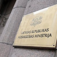 Aizsardzības ministrija: arī Latvijā var redzēt hibrīdkara pazīmes