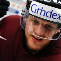 Freibergs Čehijas hokeja čempionātā debitē ar gūtiem vārtiem