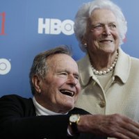 ASV eksprezidents Džordžs Bušs vecākais lauzis kakla skriemeli