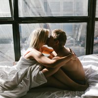 Vīriešiem problēmas ar erekciju, sievietēm ar orgasmu: mīti par seksu pēc 50