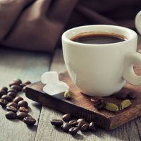 Zinātnieki rekomendē dienā dzert vairākas tases kafijas pret sirds saslimšanām