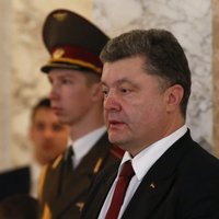 Порошенко разрешил ВСУ стрелять из всего имеющегося оружия в Донбассе