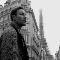 Noskaties! Aktieris Maksims Busels laiž klajā jaunu dziesmu un Parīzē filmētu video