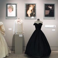 Платья принцессы Дианы проданы за миллион долларов