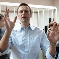 Суд приговорил Навального к пяти годам лишения свободы условно