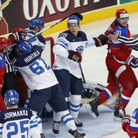 Video: Šipačovs 'izslēdz' Jormaku; Krievija aizraujošā cīņā uzvar Somiju
