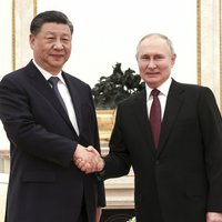 Sji Dzjiņpins ieradies Maskavā pie Putina