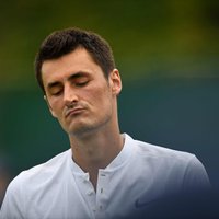 'Nogarlaikotais' tenisists Tomičs zaudē sponsoru un tiek pie naudas soda