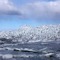 Pārsteidzošas fotogrāfijas, kurās iemūžināti milzu ledus krāvumi Engurē