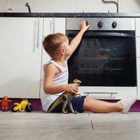 Kā pirkstu nospiedumi bērnu var pasargāt no karstām ierīcēm