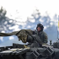 Eksperti: ir jāpiegādā Ukrainai ieroči, lai pieaugtu Krievijas kara izmaksas