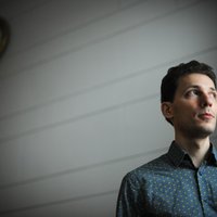 Pianists Reinis Zariņš piedāvā pirmo Mājkoncertu tiešsaistē