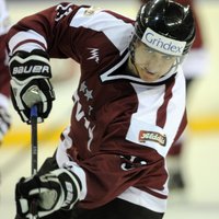 Izbeidz kriminālprocesu par Latvijas izlases hokejista Pelša bojāeju