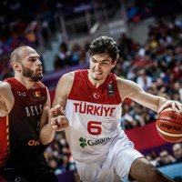 Turcija pirms spēles ar Latviju pieveic Beļģiju; Izraēla savās mājās zaudē cerības uz 'play-off'