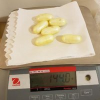 Франция: "живой контейнер" из Латвии пытался провезти в себе более 1,3 кг кокаина