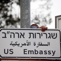 Jeruzalemē parādās ceļazīmes ar uzrakstu 'ASV vēstniecība'