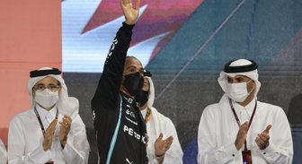 Hamiltons pārliecinoši uzvar Kataras 'Grand Prix'; Alonso trešais