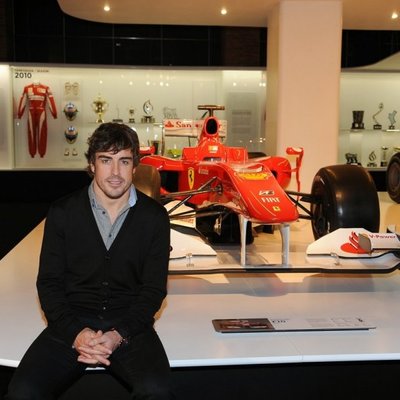 Madrides muzejā atklāj izstādi par Fernando Alonso
