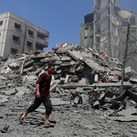 Izraēlas gaisa uzlidojumos Gazā svētdien gājuši bojā 42 cilvēki
