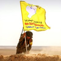 Karte: Kurdi ar arābu cilšu atbalstu un ASV tehniku lenc Raku