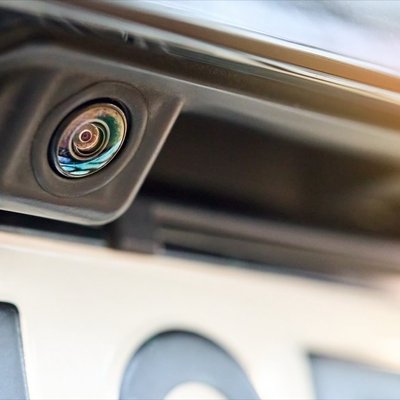 Sešas videokameras un deviņi radari: kāpēc jaunie auto ir tik bagātīgi aprīkoti