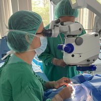 Latvijā veikta unikāla operācija mazulim ar retu iedzimtu acu saslimšanu