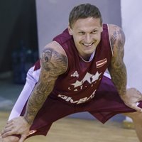 Latvijas basketbola izlase cer uz Eirolīgas spēlētāju palīdzību