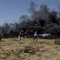 Sadursmēs uz Gazas joslas robežas dzīvību zaudējuši deviņi palestīnieši