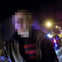 ВИДЕО: В Риге задержан водитель такси с 2,7 промилле алкоголя
