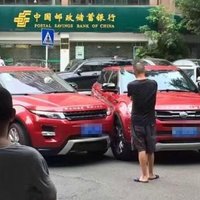 Kurioza avārija Ķīnā: 'Range Rover Evoque' ietriecas šī modeļa viltotajā versijā