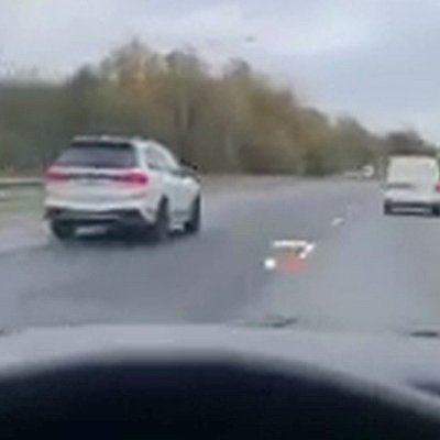 Video: Pa Jūrmalas šoseju divi 'BMW X7' tandēmā traucas ar vairāk nekā 200 km/h