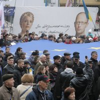 Kijevā tūkstoši protestē pret Ukrainas 'Timošenko lēmumu'
