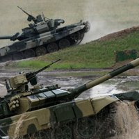 Krievija uz Sīriju nogādājusi tankus un artilēriju