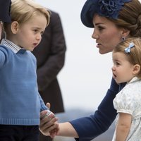 Foto: Britu karaliskais pāris ar bērniņiem ierodas Kanādā