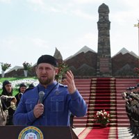Кадыров открыл памятник чеченкам, которые воевали с Россией