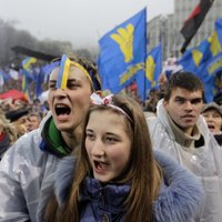 Kijevā vērienīgi protesti pret atteikšanos no ES asociācijas līguma