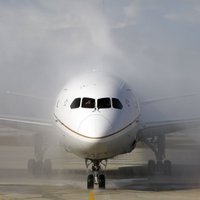 'Japan Airlines' ar 'Boeing' sāk pārrunas par kompensācijām saistībā ar 'Dreamliner' problēmām