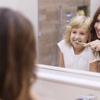 Zobu pucēšana – kad bērnam to vajadzētu veikt patstāvīgi