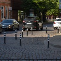 Stabiņi Rīgas ielās ir pagaidu risinājums drošības uzlabošanai, vēsta LTV