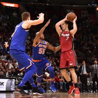 Porziņģim 15 punkti 'Knicks' zaudējumā pagarinājumā 'Heat' komandai