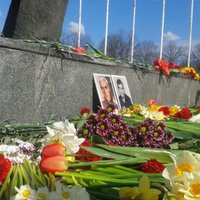 ФОТО: В Риге возложили цветы в честь воинов, павших во Вторую мировую