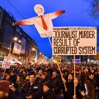 Foto: Vairāki desmiti tūkstošu slovāku protestē pret valdību un korupciju