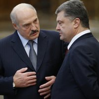 Лукашенко готов за сутки разрешить ситуацию в Дебальцево, Порошенко вылетел в зону АТО