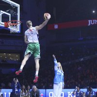 Video: Dārgais gūst otro vietu Lietuvas Zvaigžņu spēles 'slam-dunk' konkursā