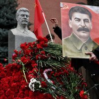 В Новосибирске установили бюст Сталина