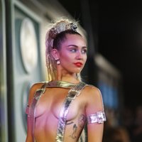 ФОТО, ВИДЕО: На церемонии MTV знаменитости показали все свои прелести