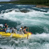 Cilvēks pret dabu - manevri, krāces un avārija Kanādas mežonīgajā upē (3. daļa)