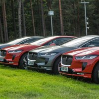 Foto: Latvijā prezentēts 'Jaguar' elektromobilis 'I-Pace'