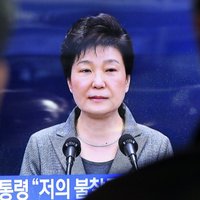 Dienvidkorejas skandāls: Prezidente apliecina gatavību atkāpties