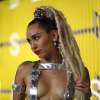 Скандальная певица Майли Сайрус заявила, что является бисексуалкой